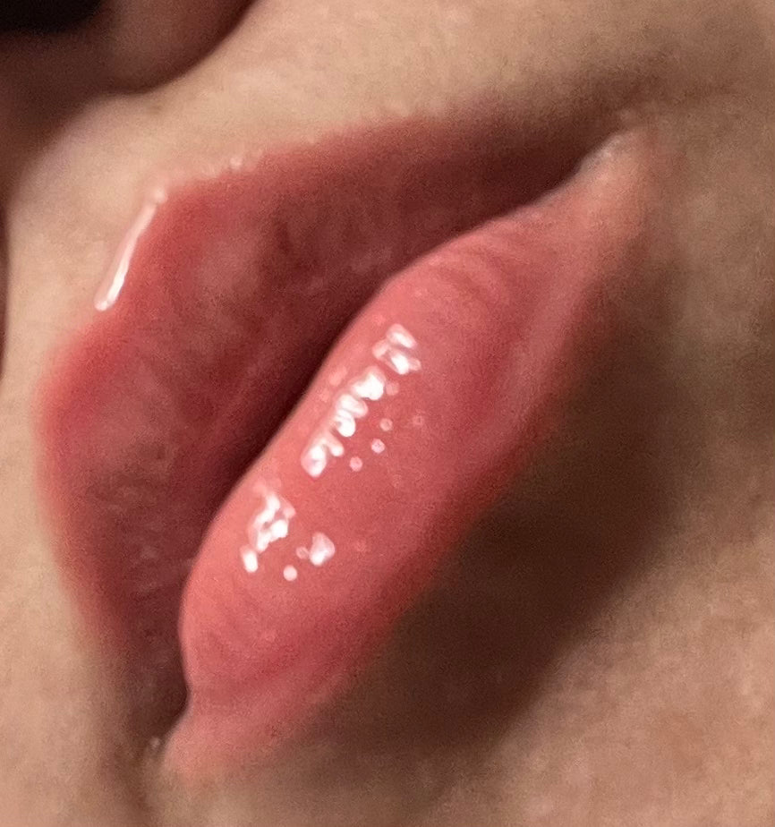 Cupid Bow Lip Gloss Amuse